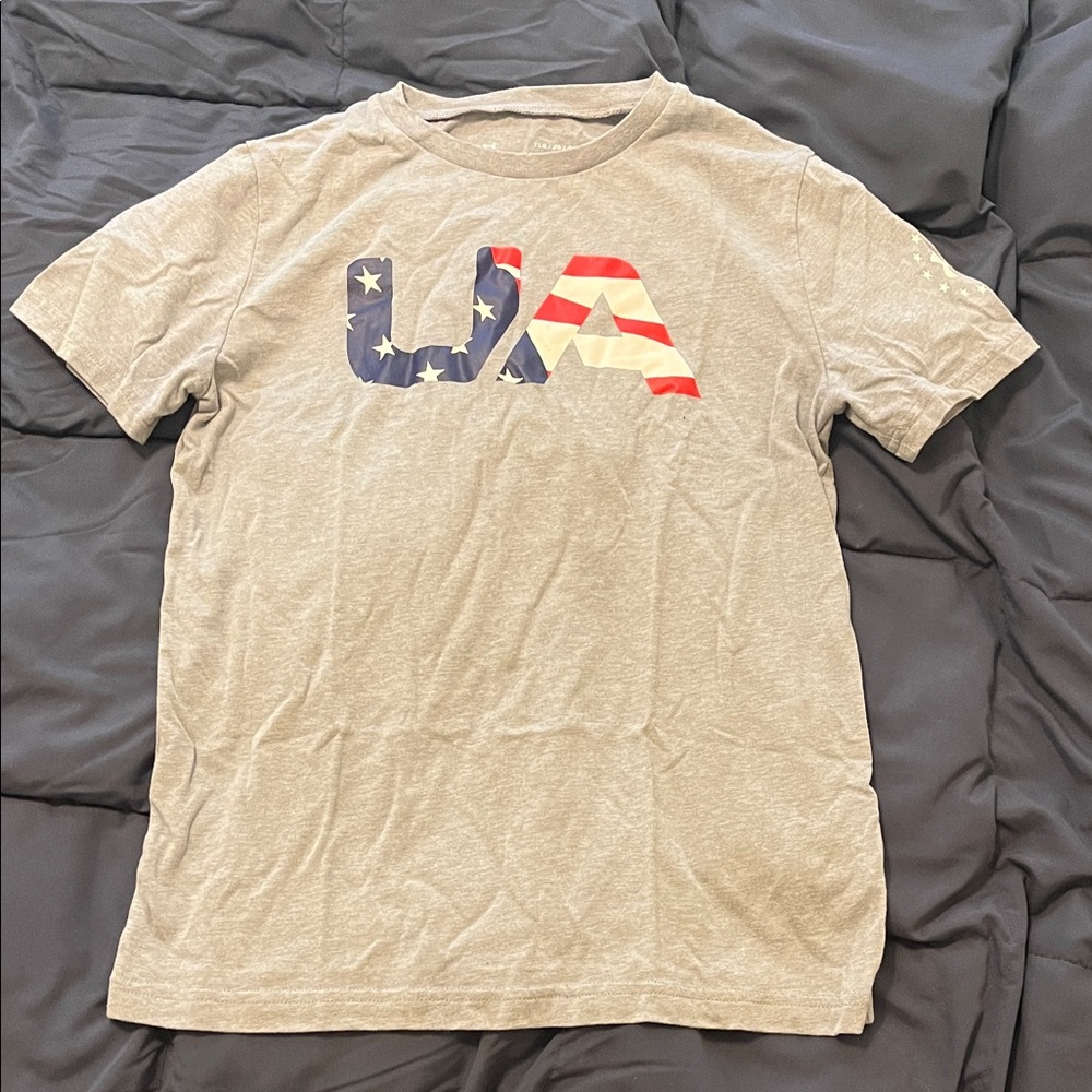 Gray Under Armour T-Shirt with USA Flag Design
